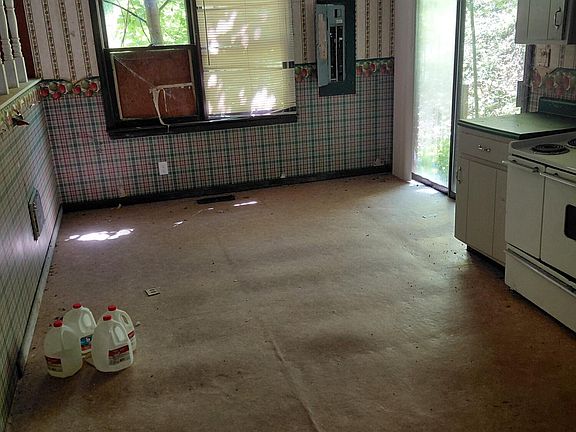 3rd image of 19905 Grapevine Rd