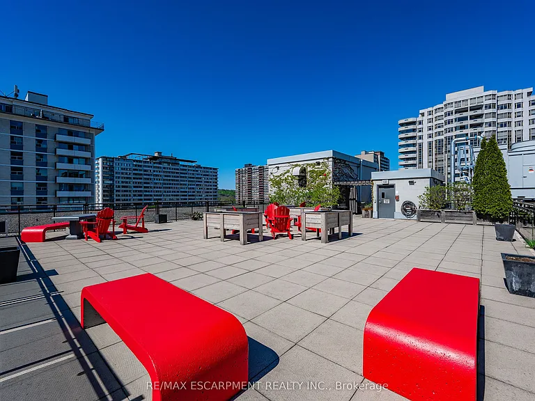 66 Bay St S #614 — Photo 34