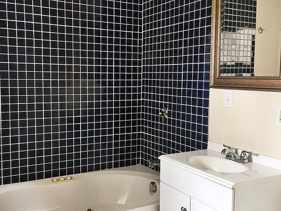 4th image of 1217 W 109th St