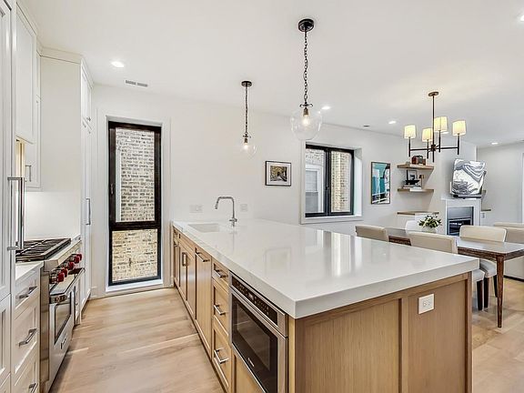 3rd image of 1341 W Wrightwood Ave #2