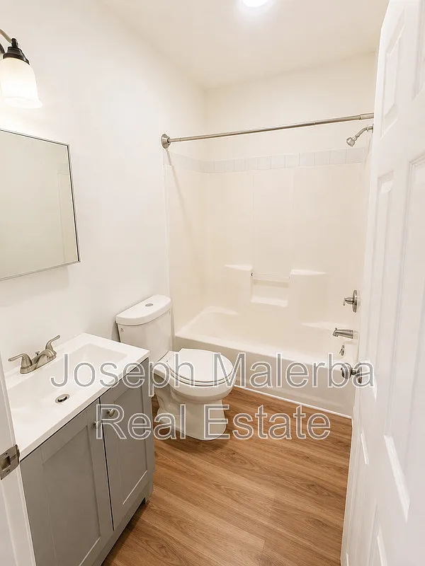 2 bed, 1.0 bath, $1,650 — Photo 2