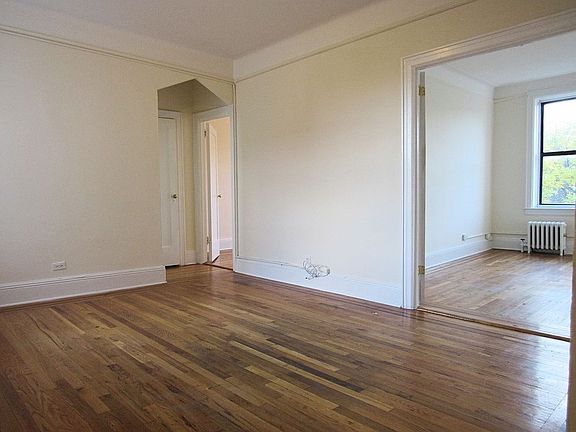 3rd image of 2823 42nd St APT D1
