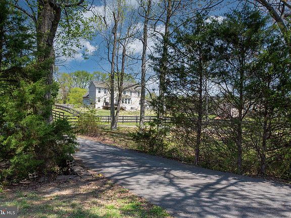 5th image of 28 Henry Sealar Ln