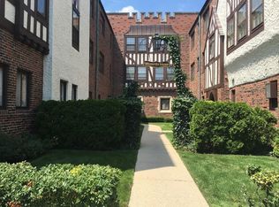 1095 Merril St APT C1, Winnetka, IL 60093