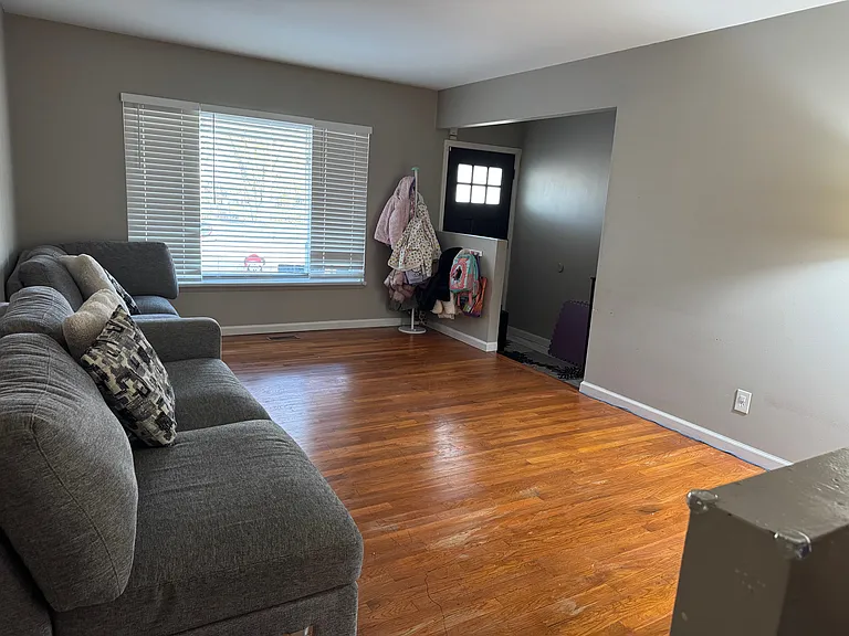 33905 Clifton Dr — Photo 4