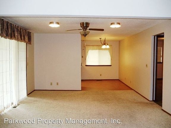 5th image of 7639 Emerald Dr SW