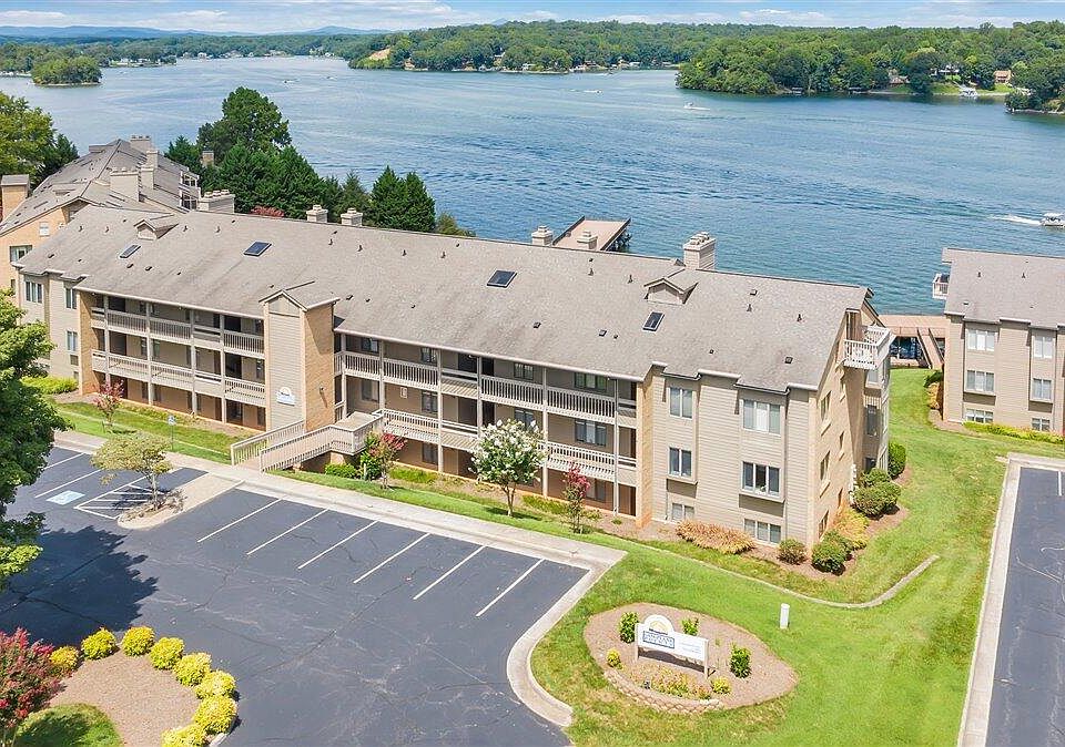 1st image of 845 Gangplank Rd Unit 205