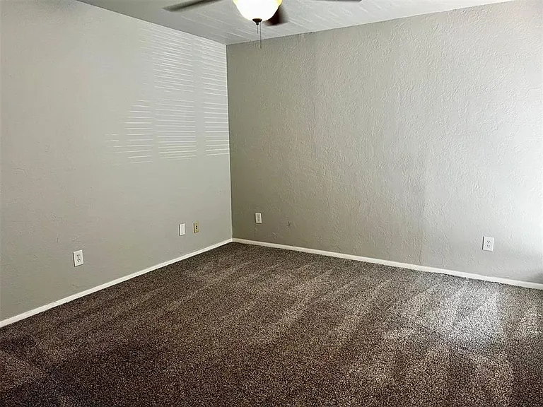 823 Cardinal Creek Blvd — Photo 12