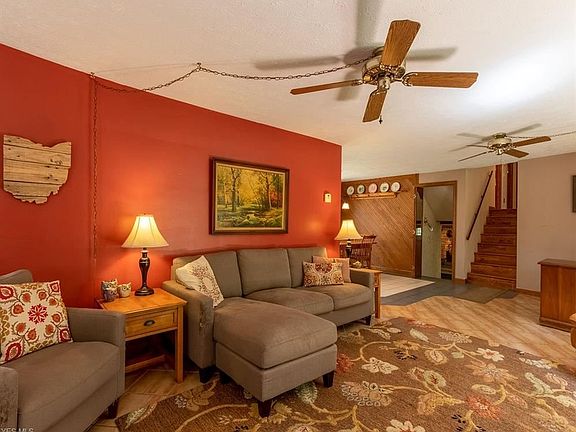 4th image of 8414 Music St