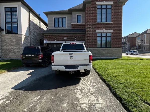 130 Wraggs Rd, Bradford West Gwillimbury, ON L3Z 4N2