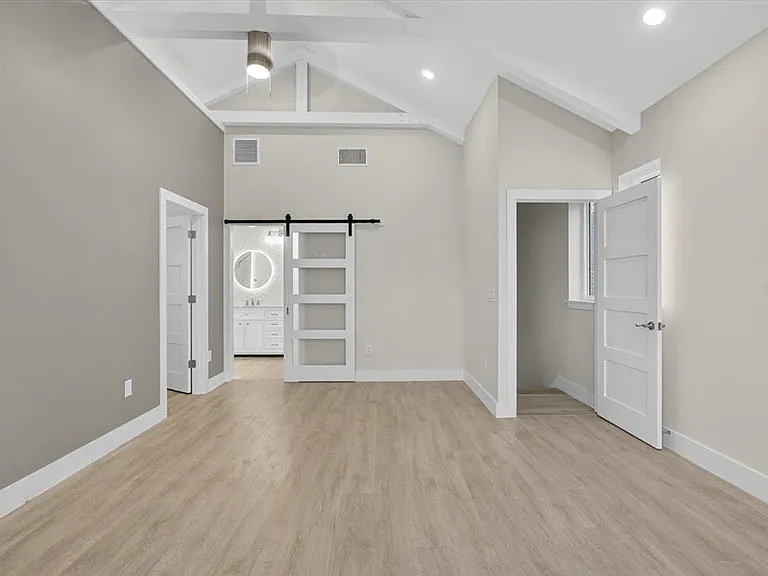 207 Athens St — Photo 37