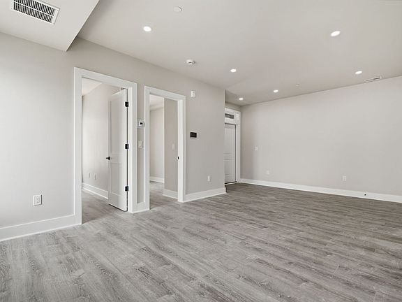 3rd image of 727 16th St NE #4