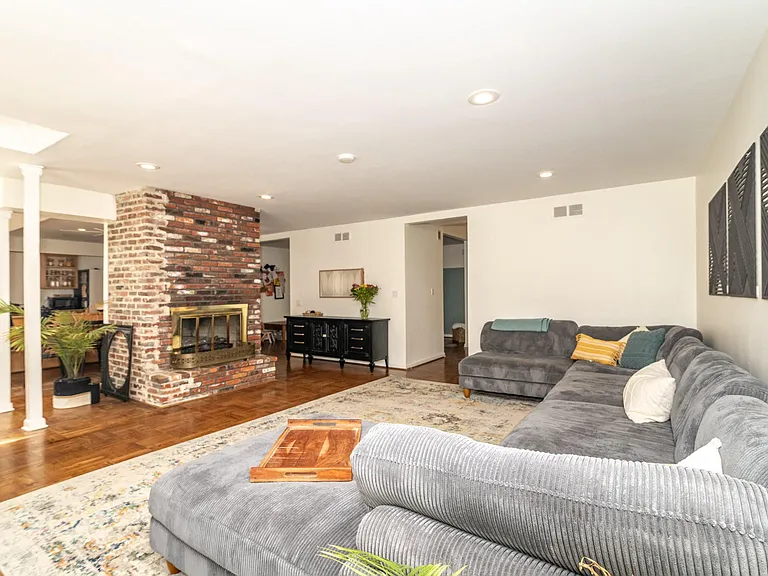 1800 Lark Ln — Photo 11