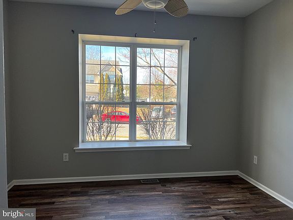 3rd image of 214 Roosevelt Blvd