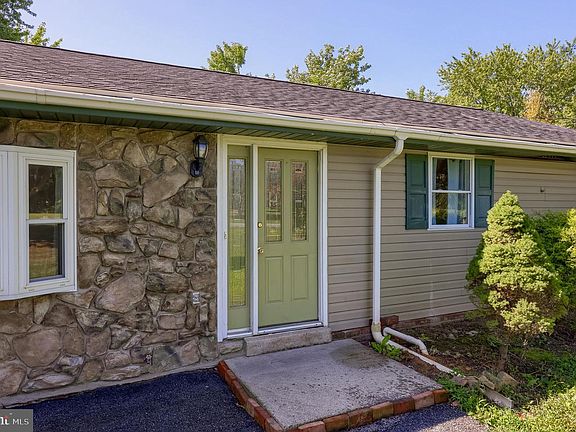 2nd image of 414 Schubert Rd