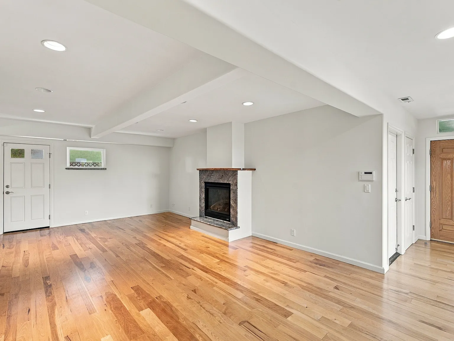 4 bed, 3.5 bath, 2755 sqft, $11,000 — Photo 3