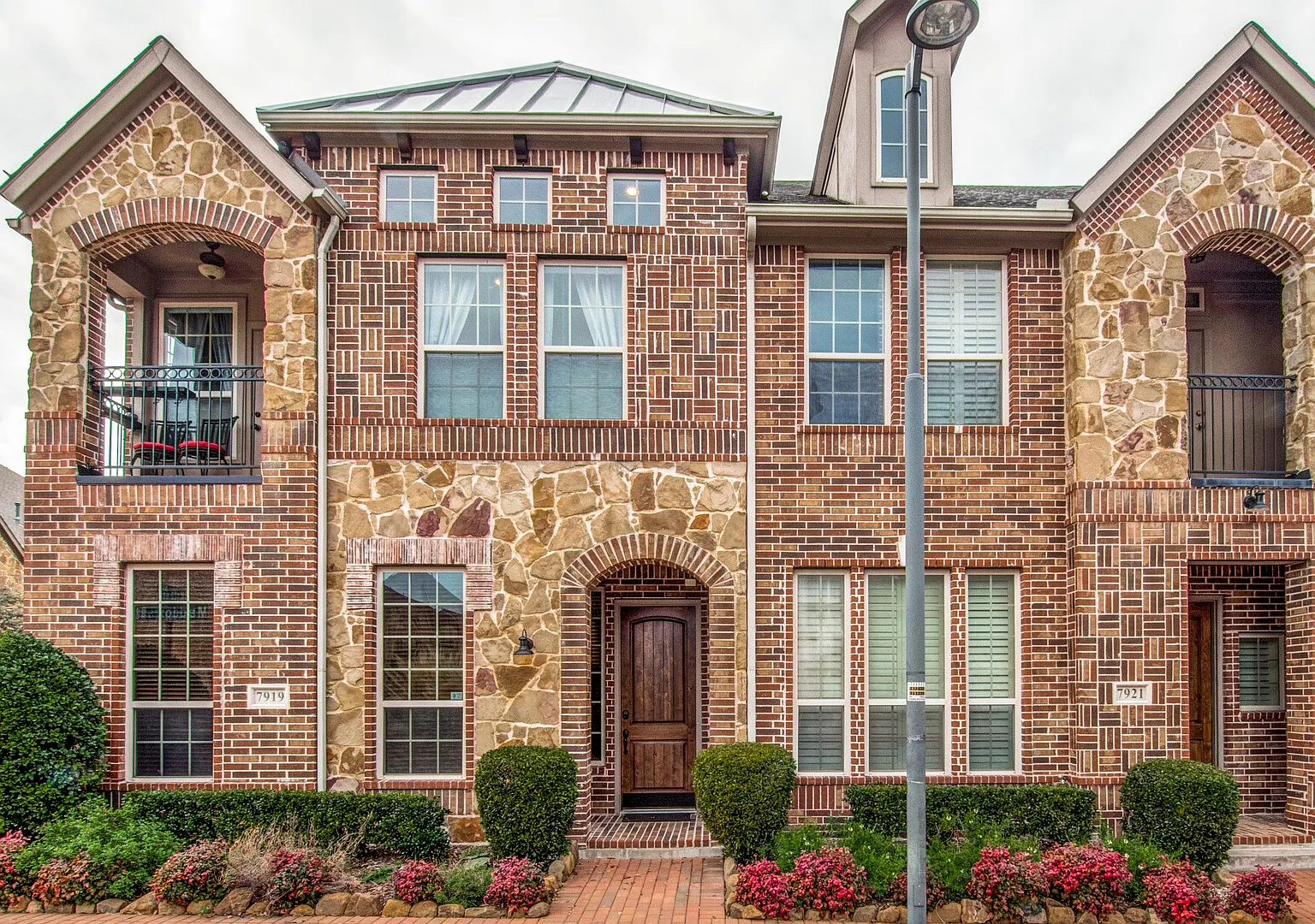 Shop of Legacy Plano Executive Townhome — Photo 3