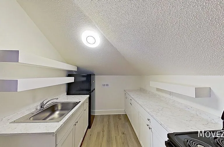 209 E Peace St #C — Photo 22