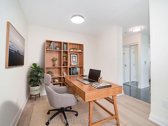 5th image of 23 Lorraine Dr #2105