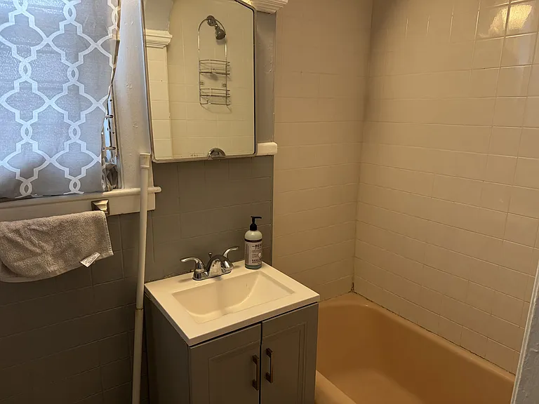 160-162 Transit St #162-1R — Photo 5