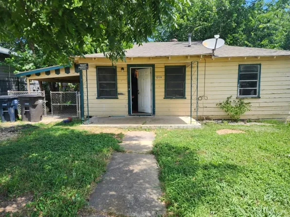 1319 E Ramsey Ave, Fort Worth, TX 76104