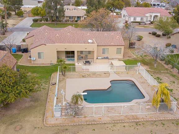 3rd image of 2071 E Melrose St