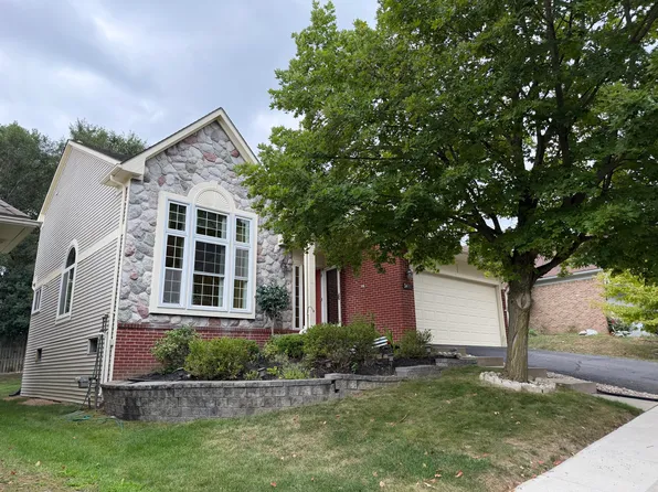 34763 Pickford Dr, Farmington Hills, MI 48335