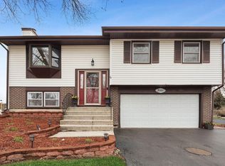 1811 Orleans Ct, Elk Grove Village, IL 60007