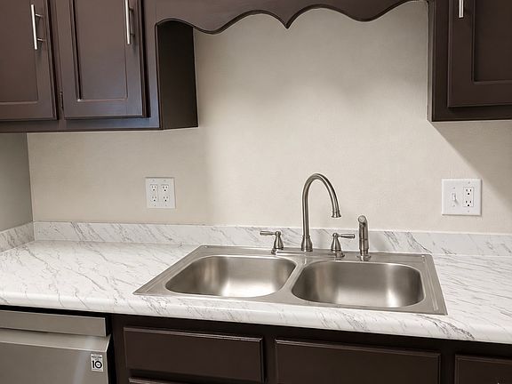 5th image of 133 Westridge Dr APT D
