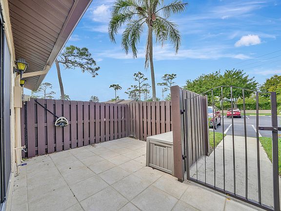 5th image of 447 Pine Glen Lane #D