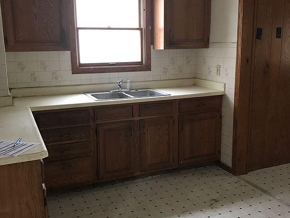 2nd image of 465 Adkins Ave