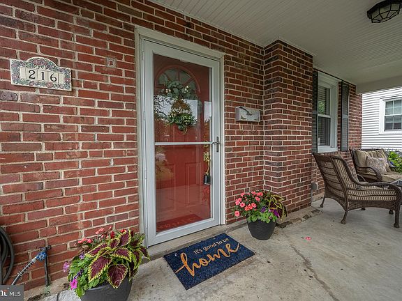 5th image of 216 Fairlamb Ave