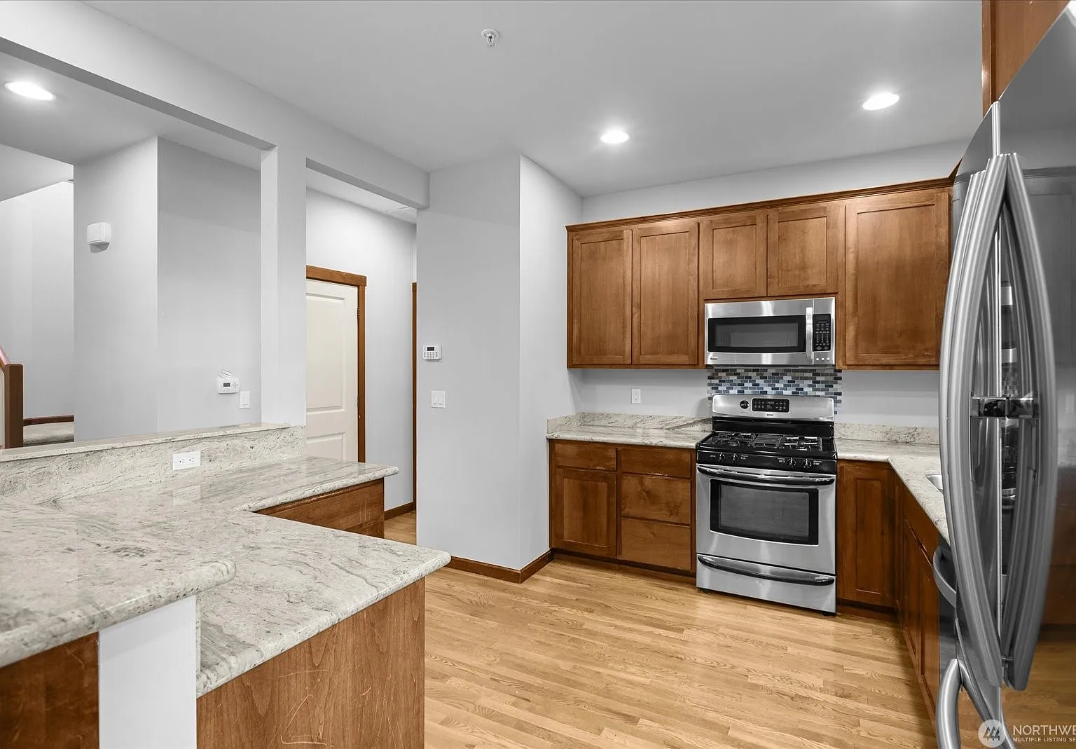 3 bed, 3.5 bath, 2575 sqft, $3,500 — Photo 4