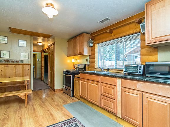 5th image of 42633 Falcon Ave