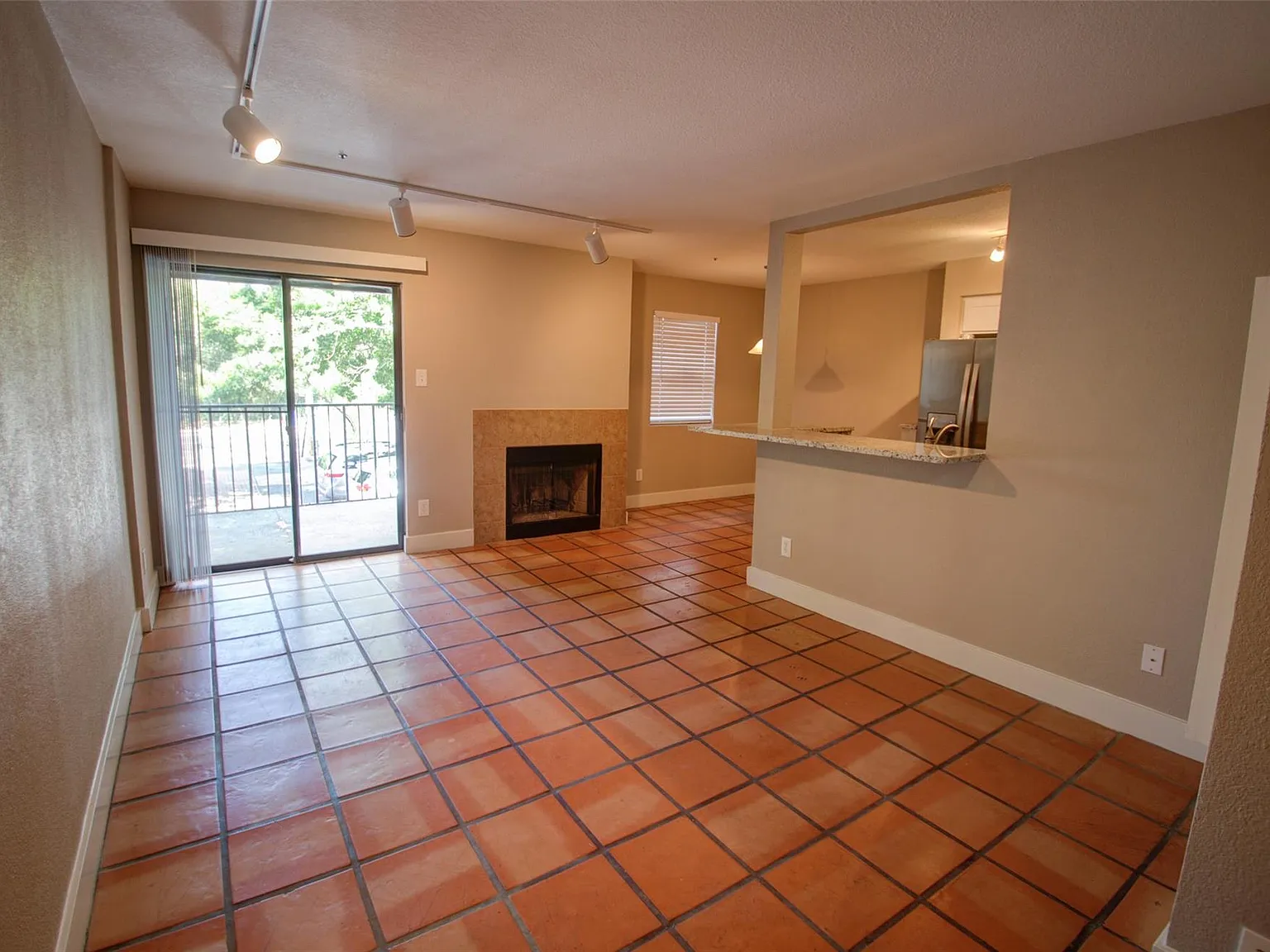 1 bed, 1.0 bath, 778 sqft, $1,395 — Photo 2