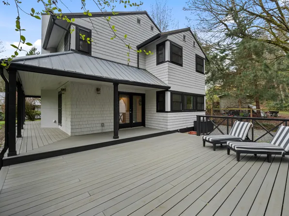 10368 NE Sunrose Ln, Bainbridge Island, WA 98110