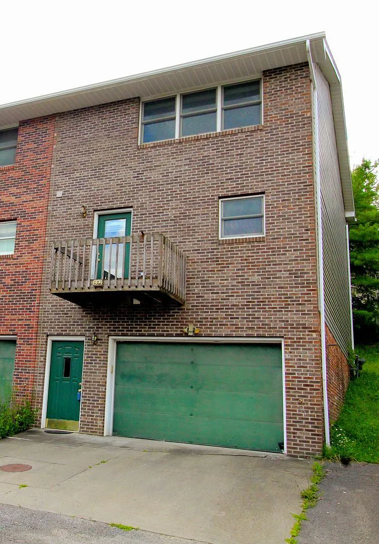898 Tremont St photo 1