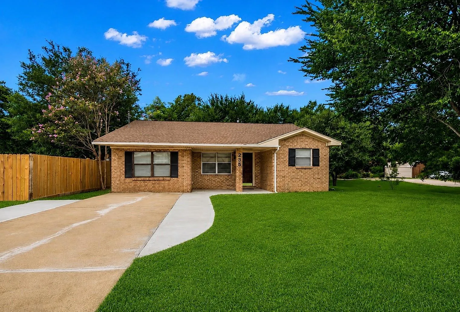 3 bed, 2.0 bath, 1400 sqft, $1,700 — Photo 1