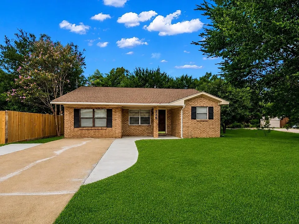235 Live Oak St