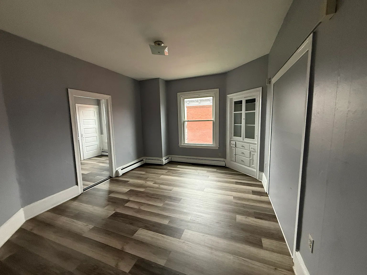 3 bed, $1,200 — Photo 2