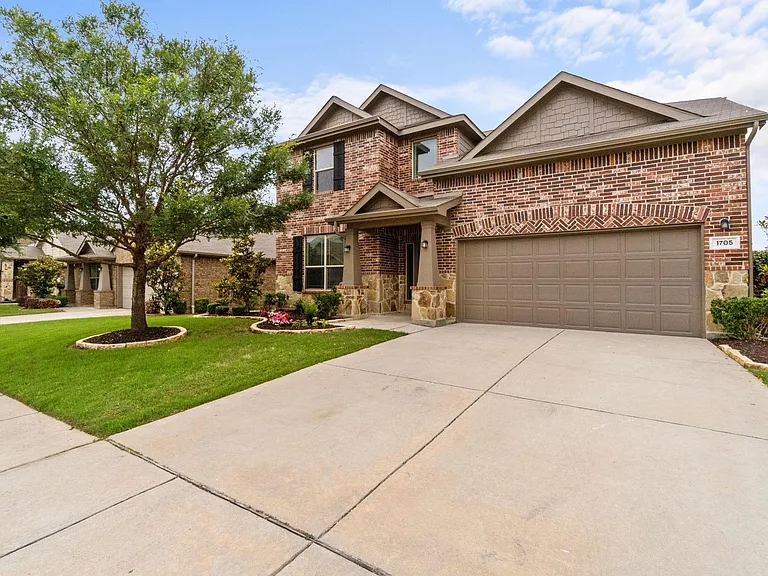1705 Medina Ln — Photo 2