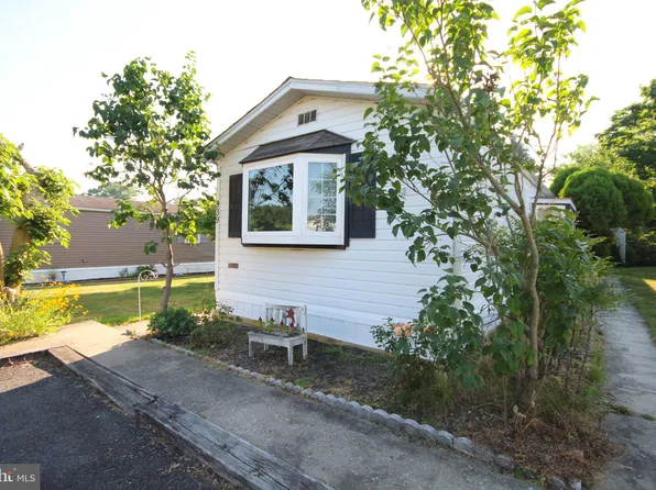 939 Blackberry Dr, Mullica Hill, NJ 08062