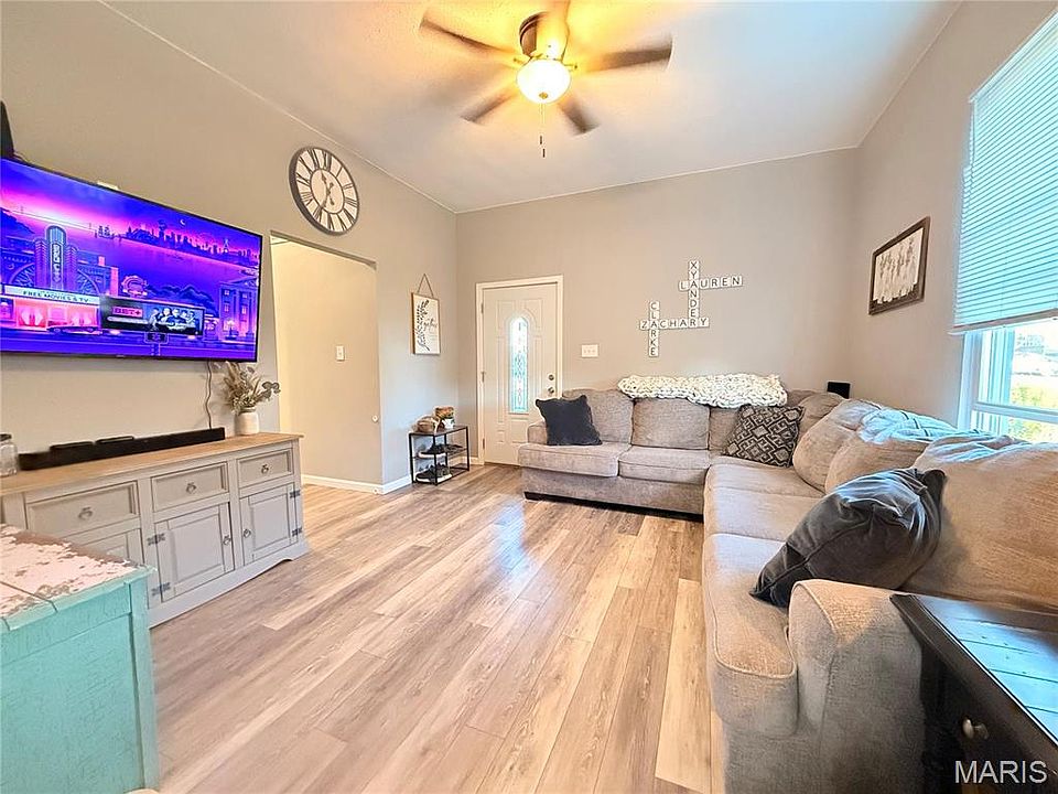2nd image of 2412 Hall St