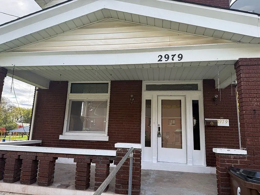 2979 Madison Ave