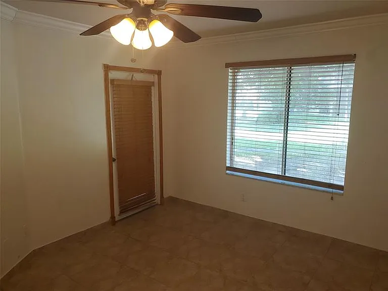 1046 Coral Club Dr — Photo 11