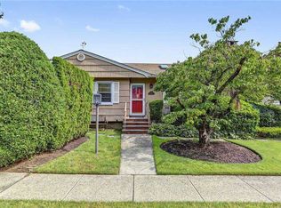 18 Jessica Pl, Roslyn Heights, NY 11577