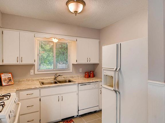 4th image of 1572 Edgerton St