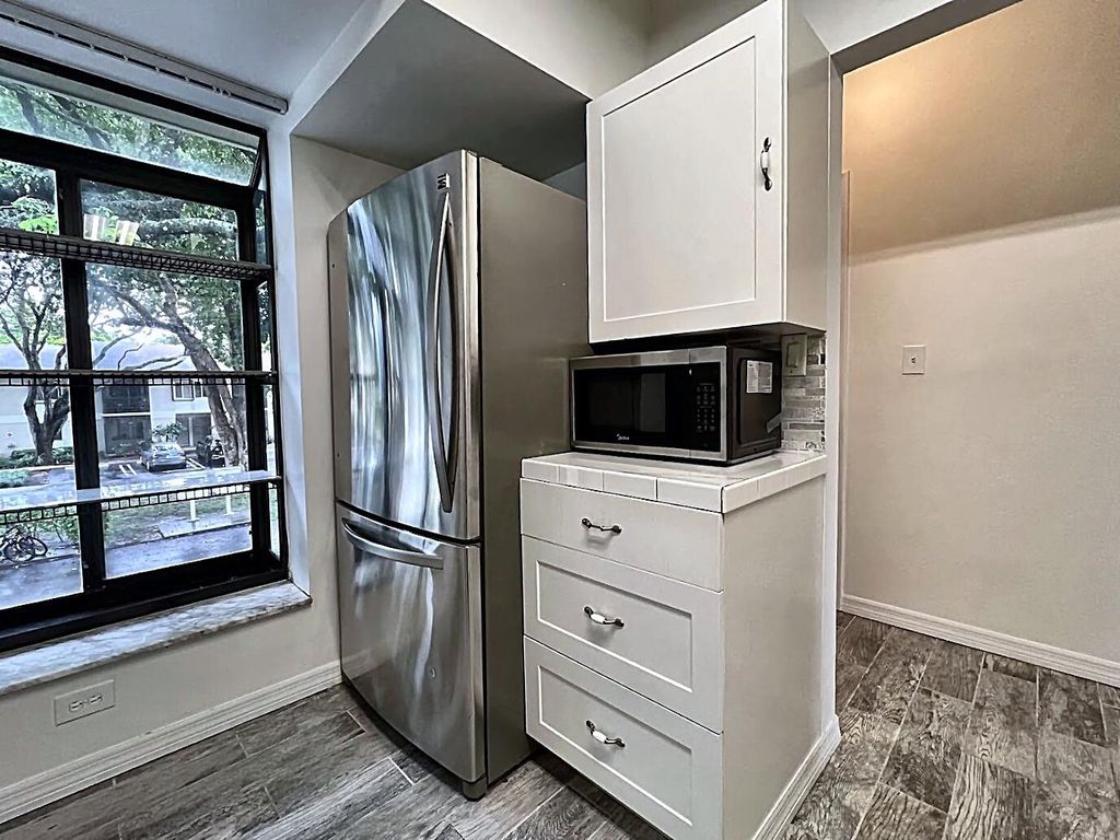 719 GARDENS Drive #206, photo 9