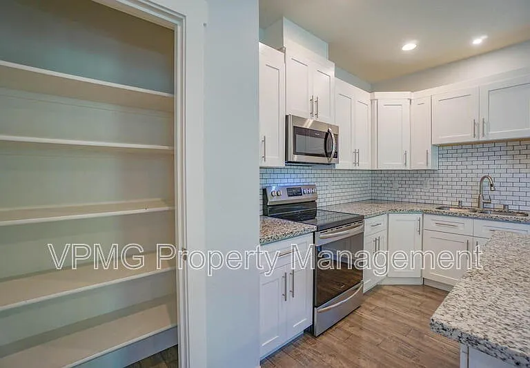 10703 NE 70th St #1 — Photo 10