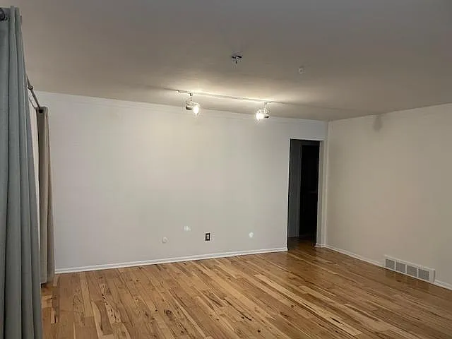 1075 Lalond Ave — Photo 28